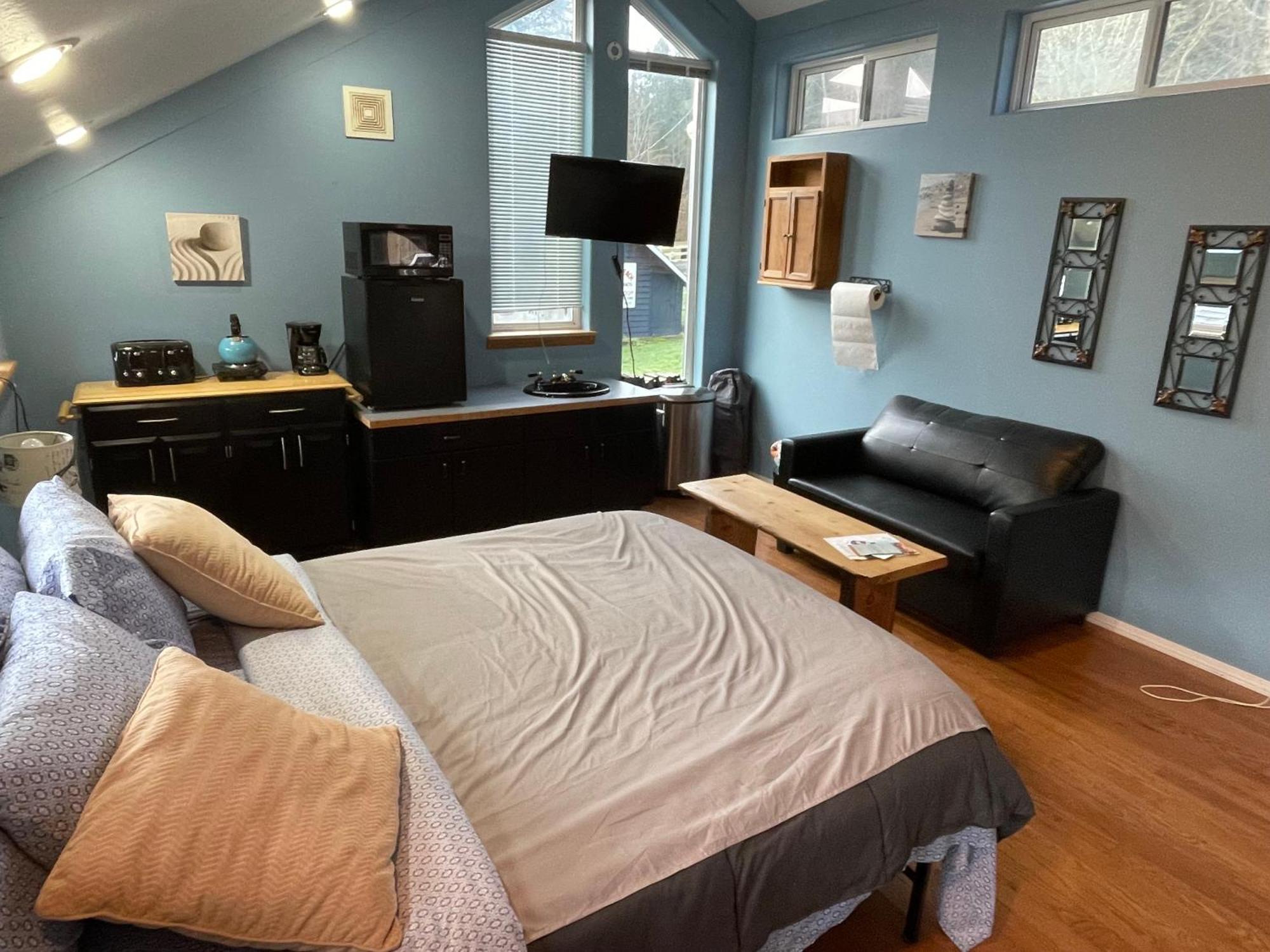 Oceanfront Studio/Loft: Alpacas, Oysters & Kayaks Shelton Exterior photo