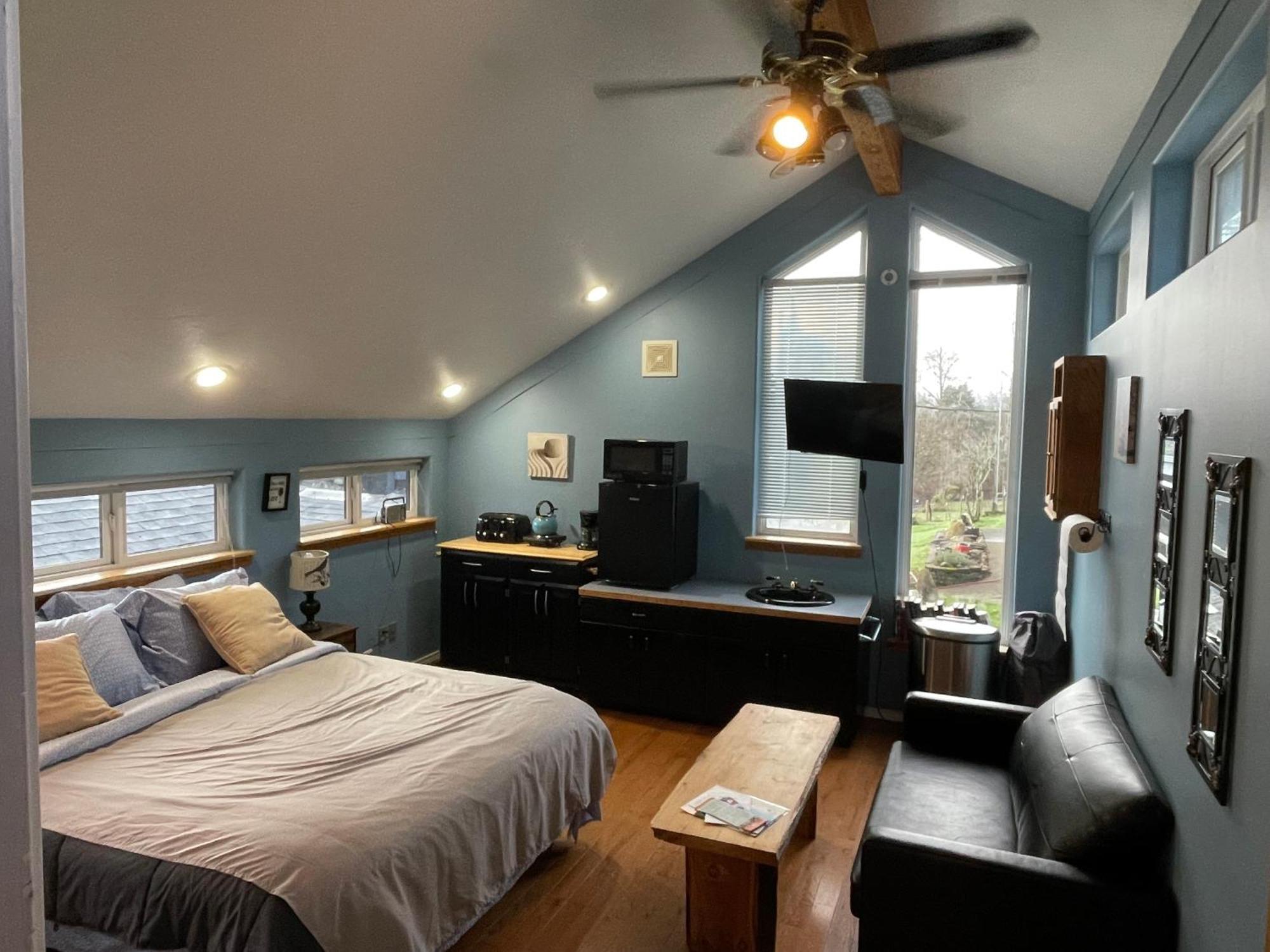Oceanfront Studio/Loft: Alpacas, Oysters & Kayaks Shelton Exterior photo